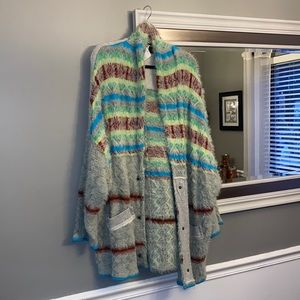 Freepeople soft, long cardigan/sweater with buttons. Never been worn. Size L.
